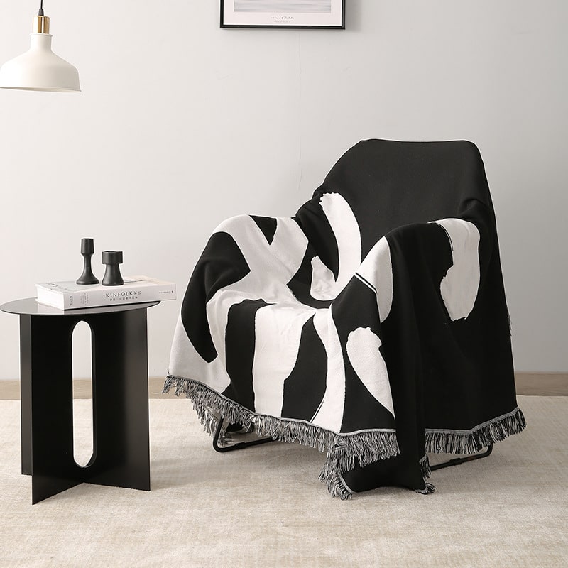 Monochrome-Freeform